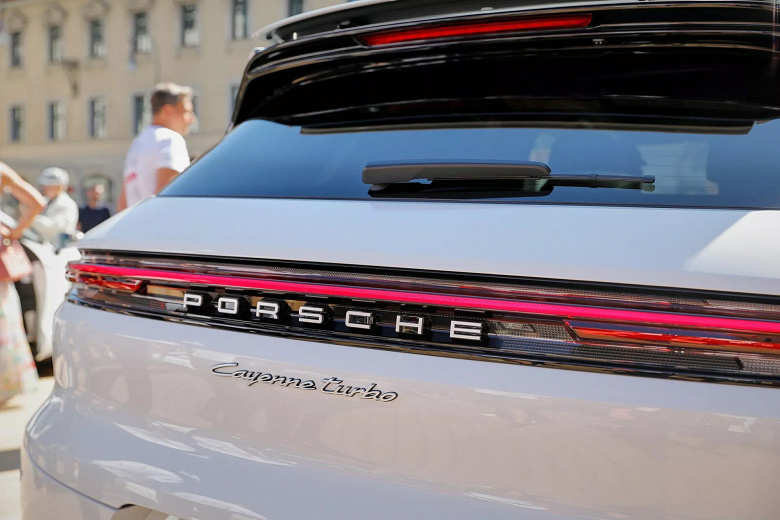 Так выглядит самый мощный Porsche Cayenne. Новейший Porsche Cayenne Turbo E-Hybrid 2024 показали на автосалоне в Мюнхене